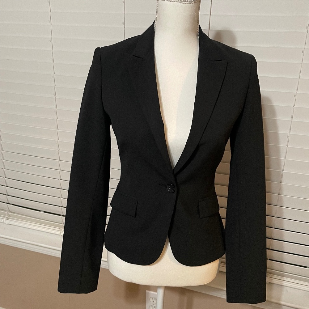 Express Design Studio Blazer Womans Size 0 Black Short.